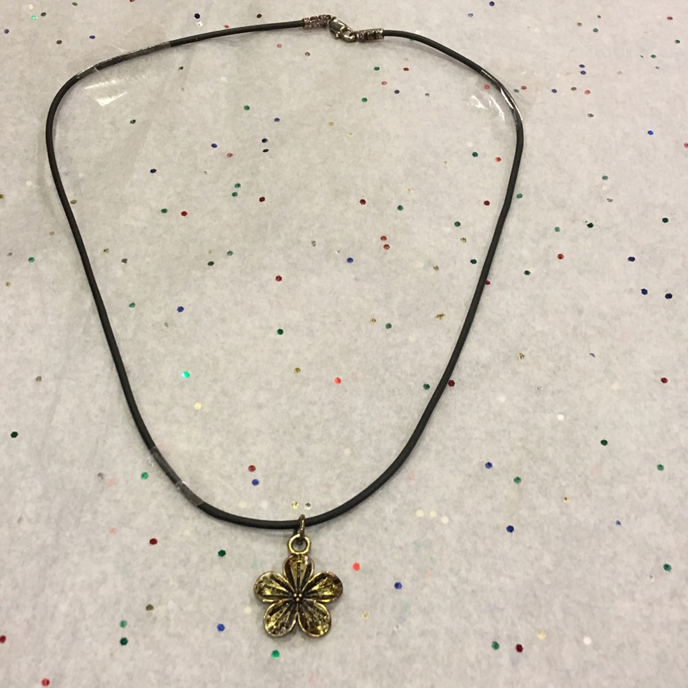 PETAL PERFECT NECKLACE! - Picture 4 of 6
